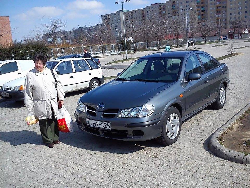Anyu és a Nissan Almera